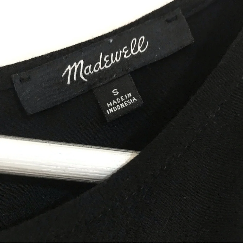 Madewell Crewneck Button Back Easy Dress in Black. Size S - Picture 6 of 7